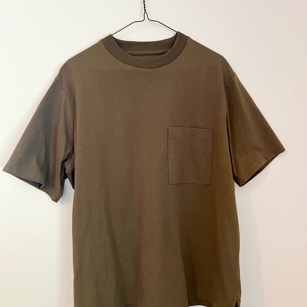 Everlane Oversized Pocket Tee in Olive